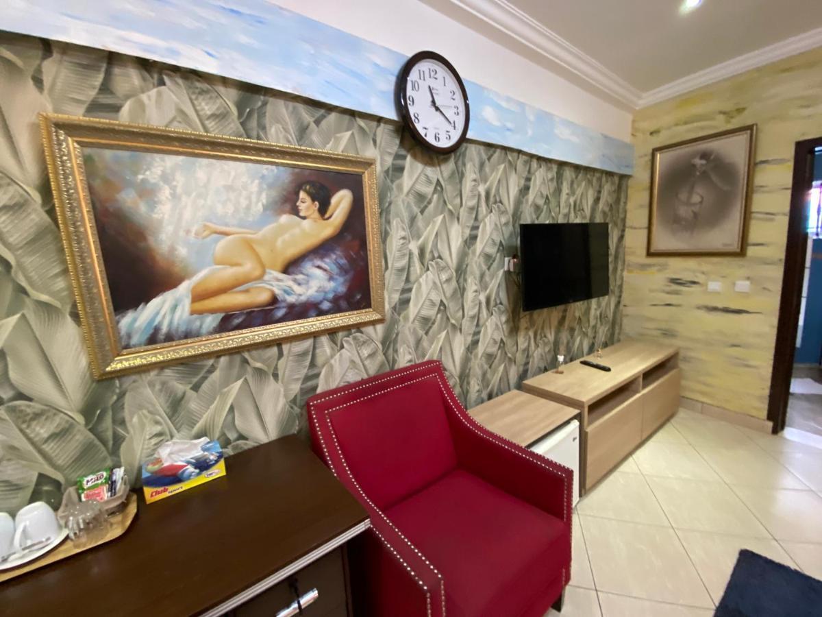 Bays Lodge, アクラ エクステリア 写真